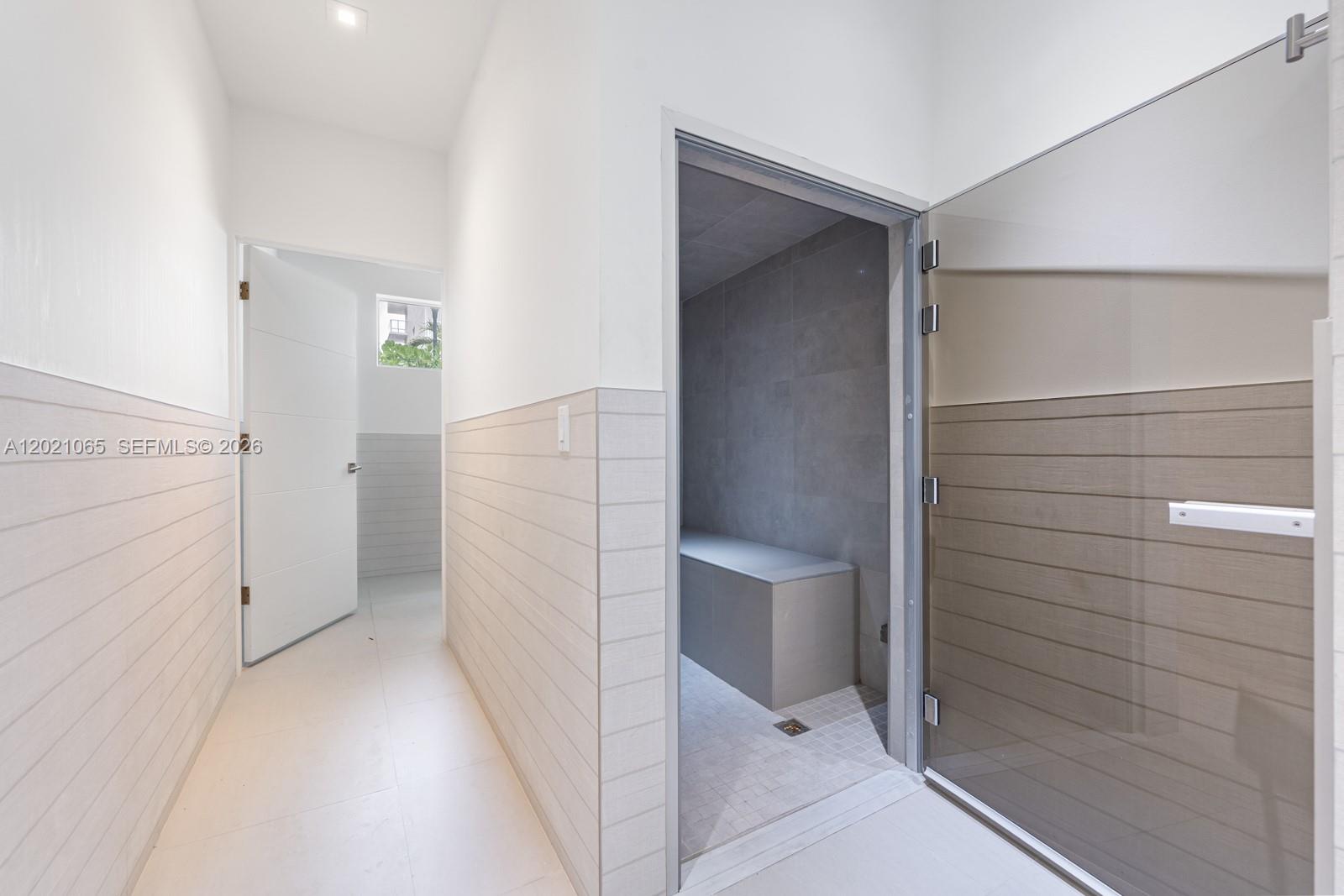 THE ROYAL CLUB CONDO - Residential
