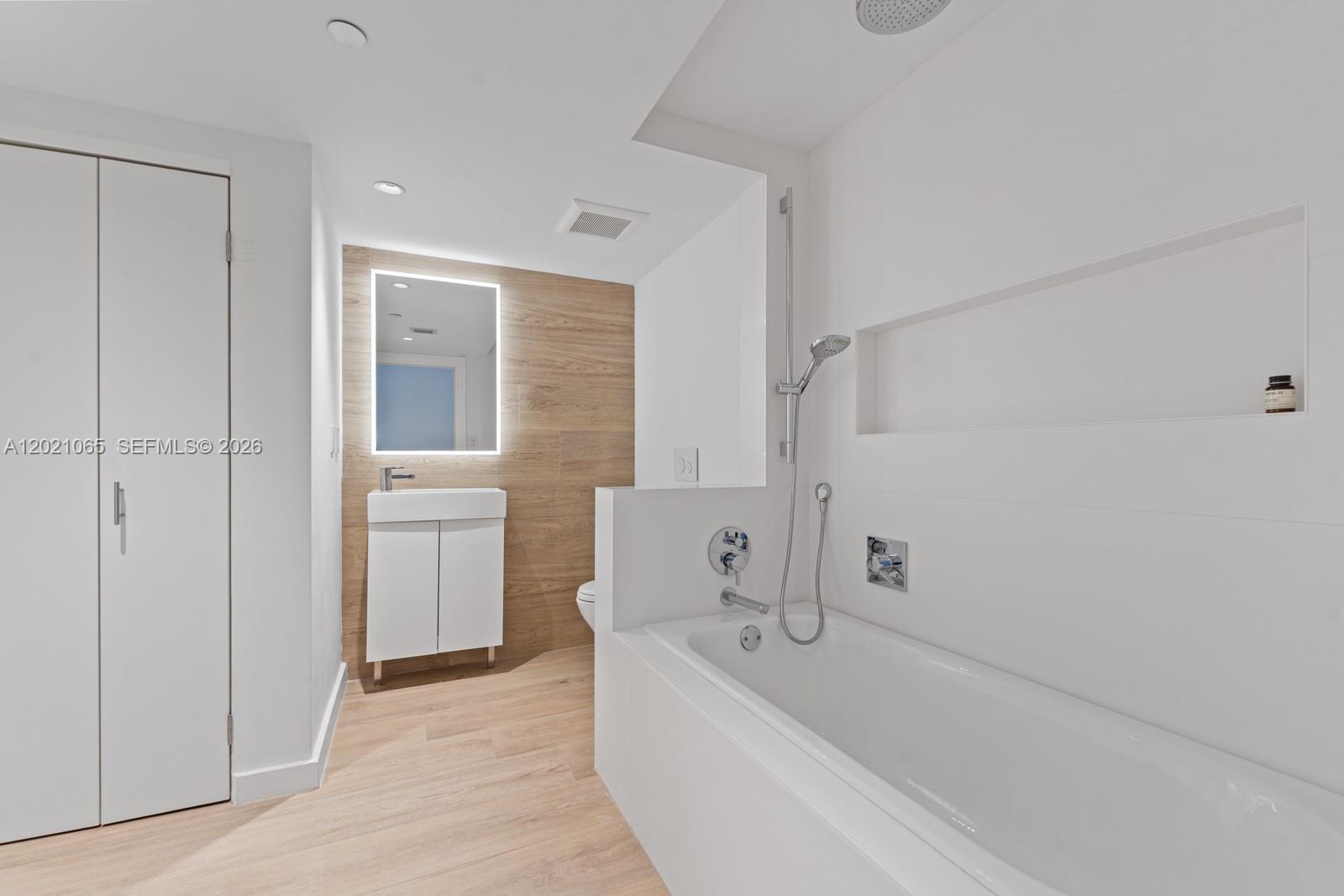 THE ROYAL CLUB CONDO - Residential