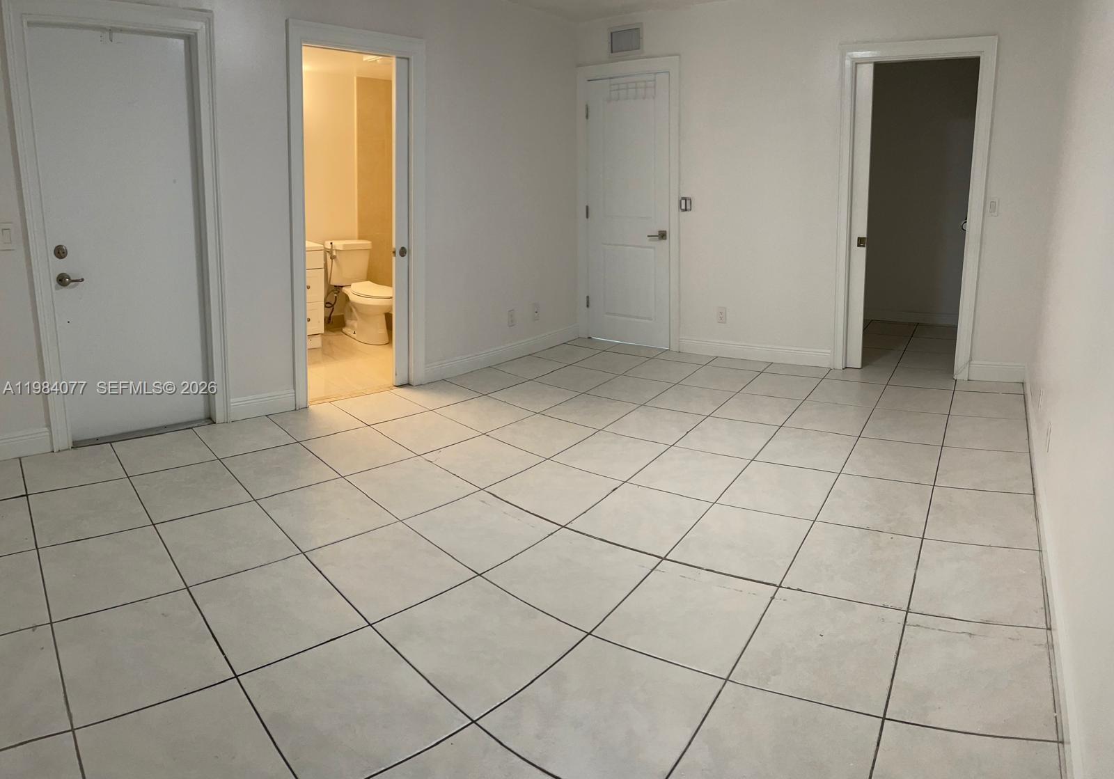 COUNTRY LANE CONDO #2 - Residential