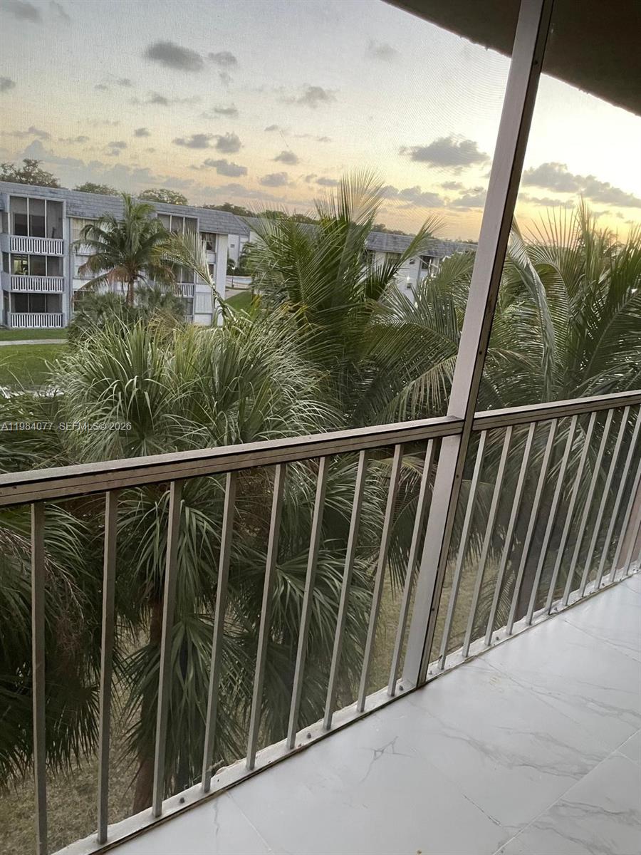 17000 NW 67th Ave 437