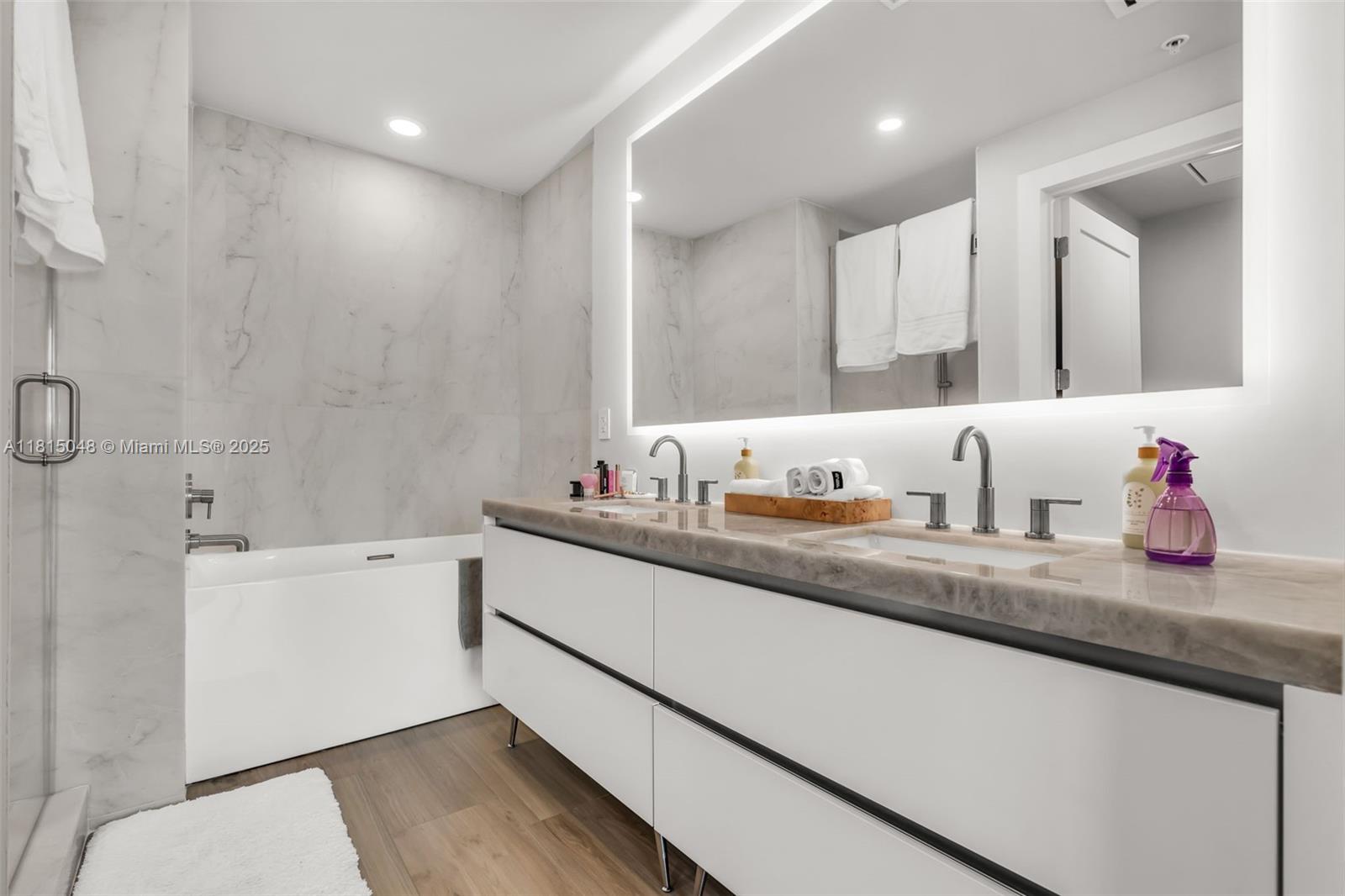 MINT CONDO - Residential