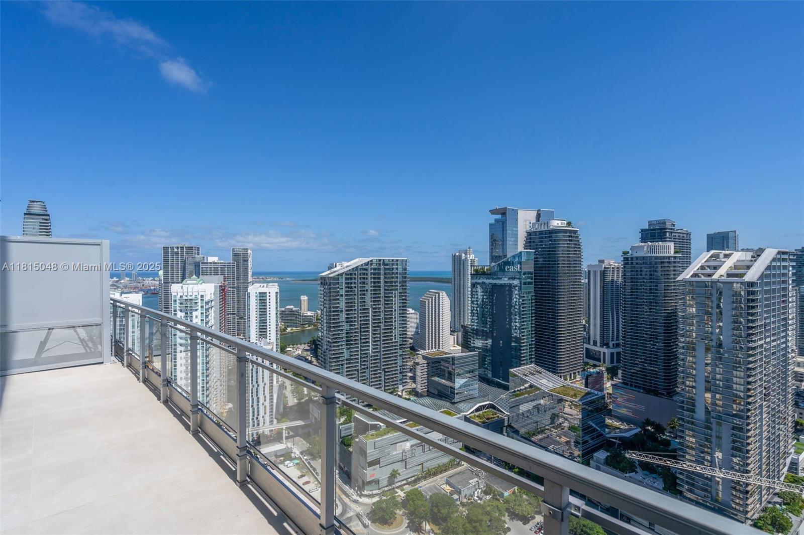 MINT CONDO - Residential