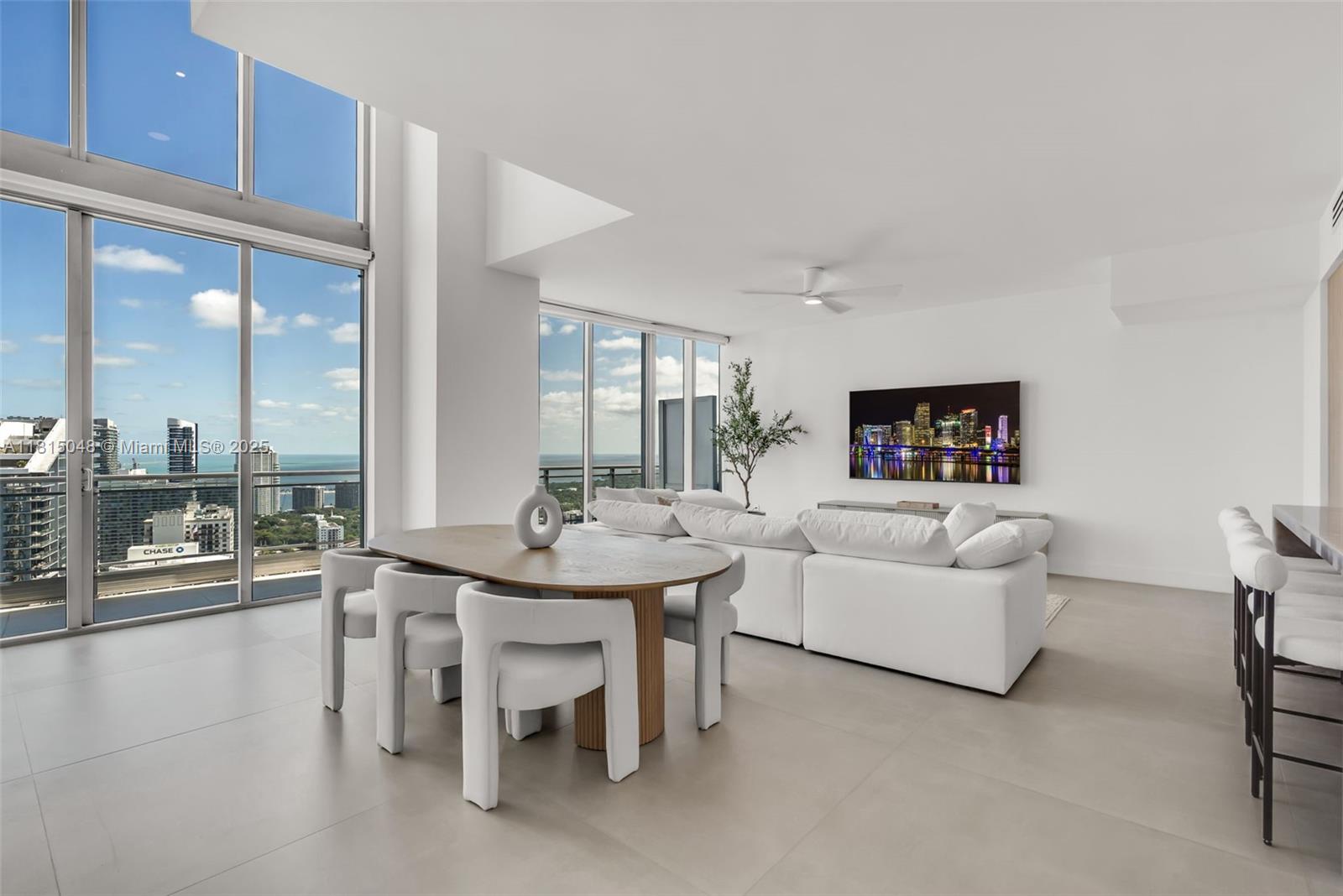 MINT CONDO - Residential