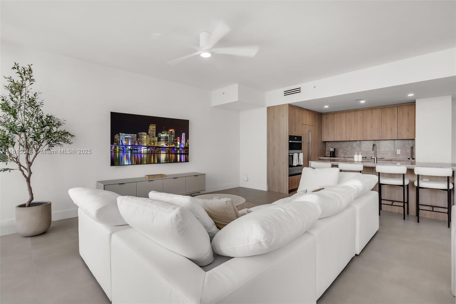 MINT CONDO - Residential