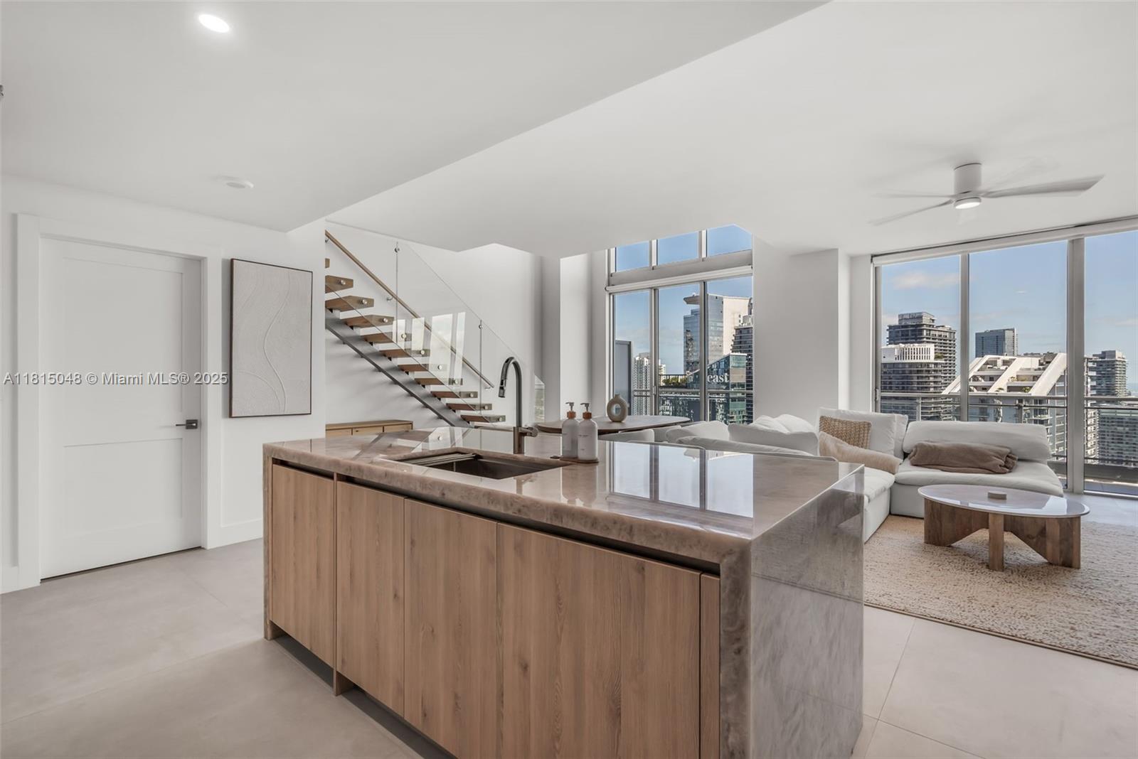 MINT CONDO - Residential