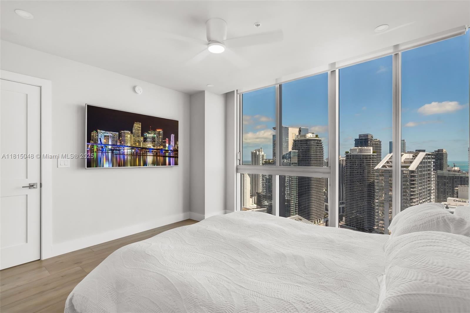 MINT CONDO - Residential