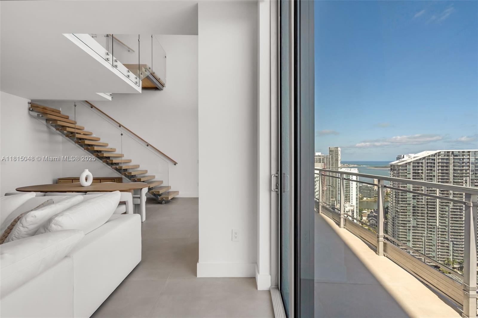 MINT CONDO - Residential