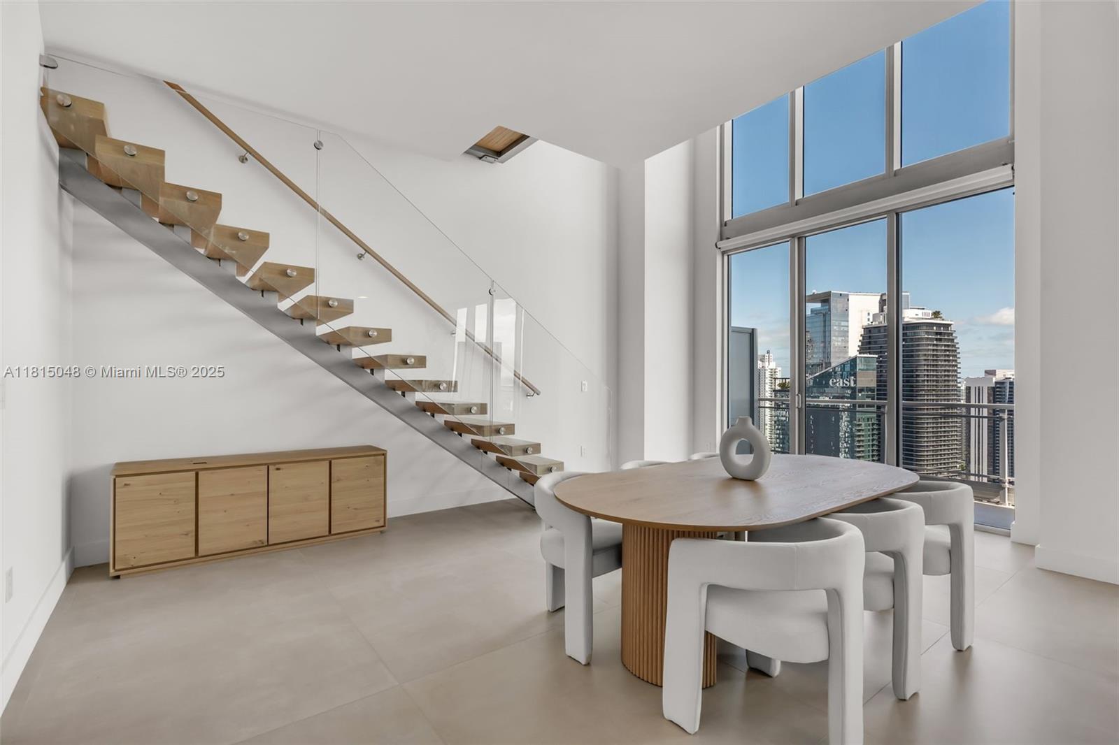 MINT CONDO - Residential