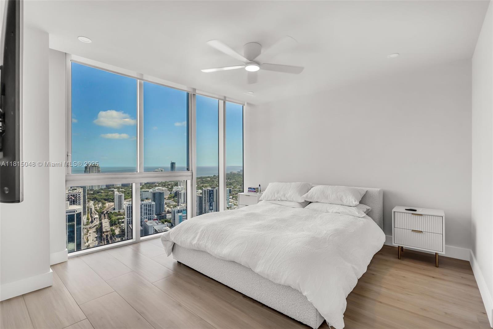 MINT CONDO - Residential