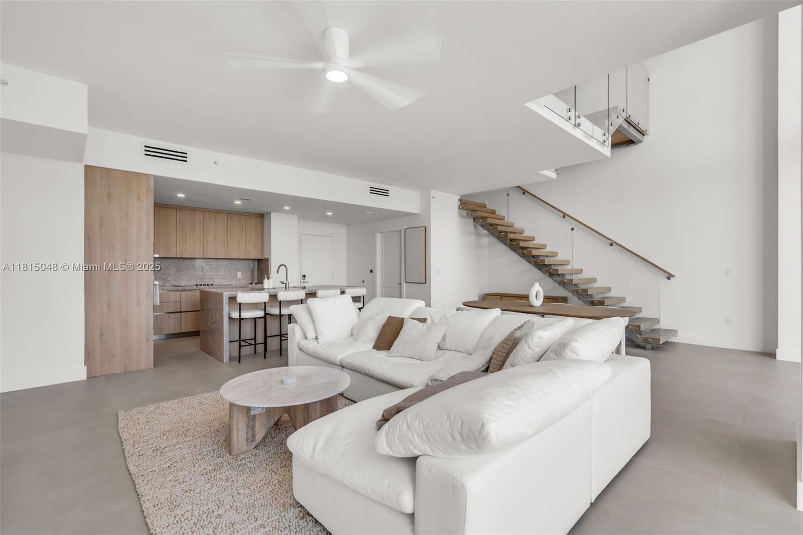MINT CONDO - Residential