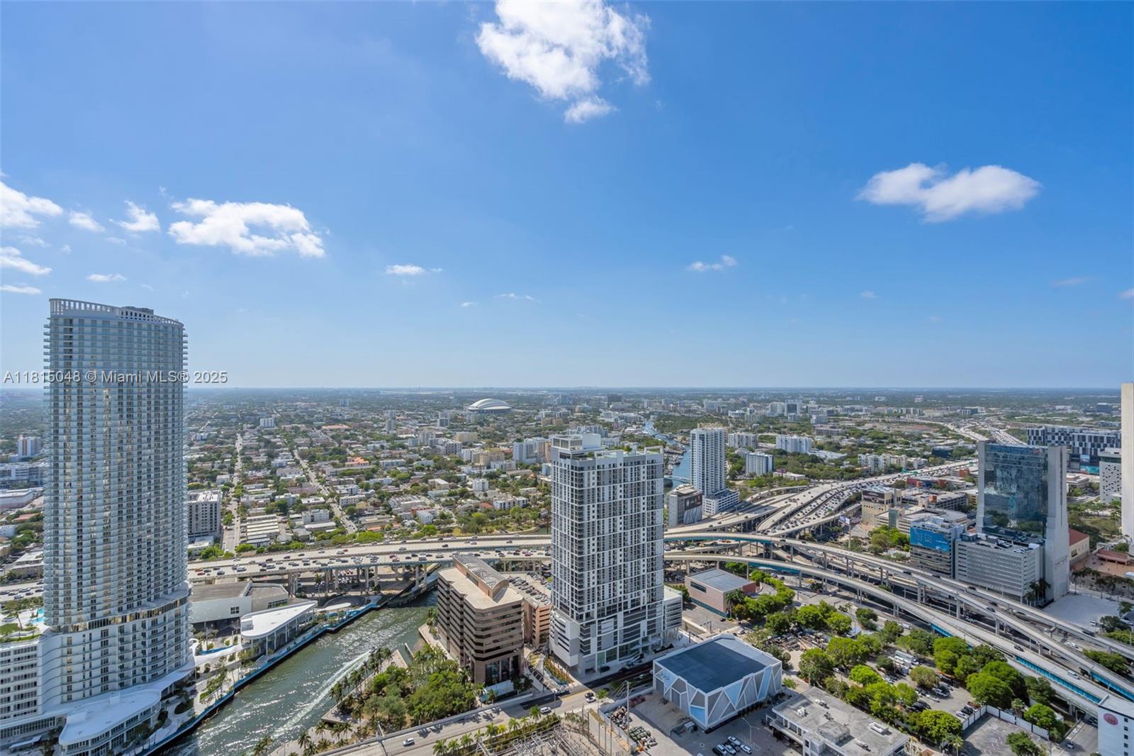 MINT CONDO - Residential