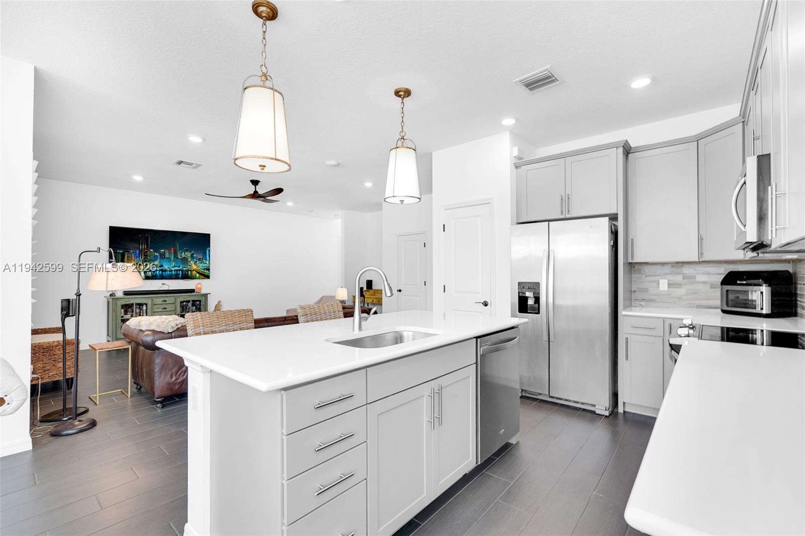 HILLCREST COUNTRY CLUB SO - Residential