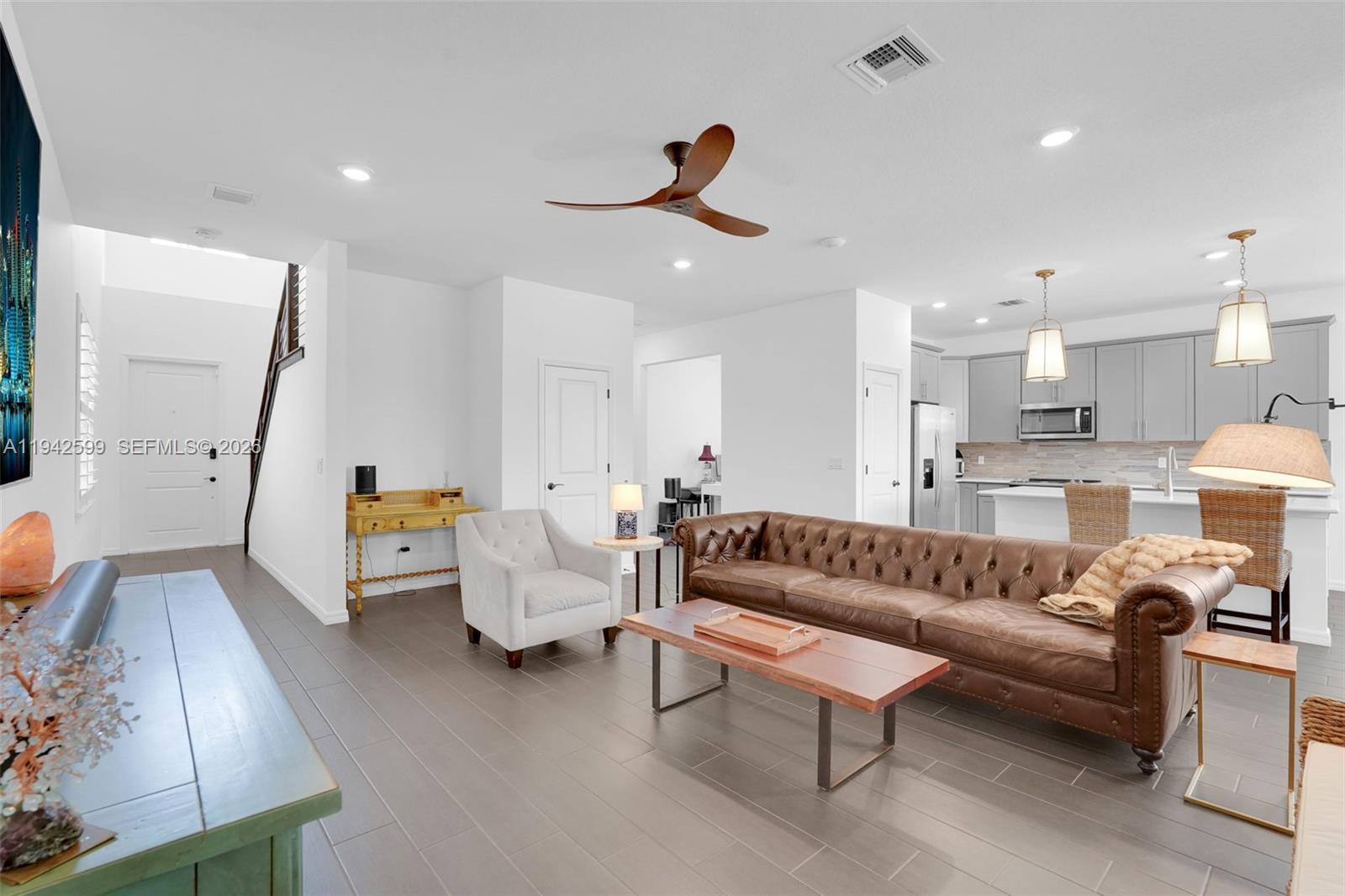 HILLCREST COUNTRY CLUB SO - Residential