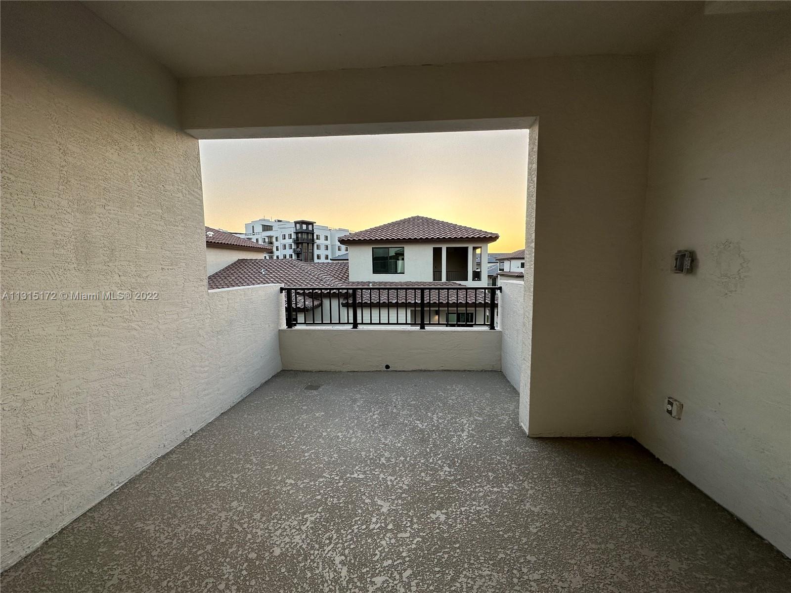 DOWNTOWN DORAL SOUTH PHAS - Residential Lease