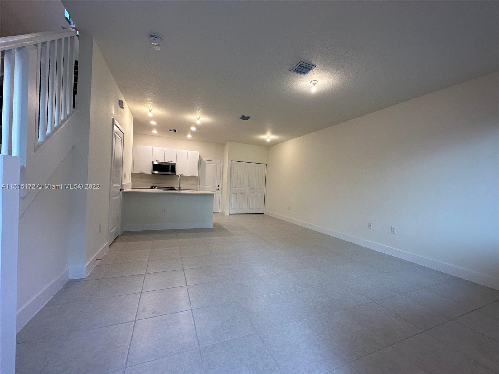 DOWNTOWN DORAL SOUTH PHAS - Residential Lease
