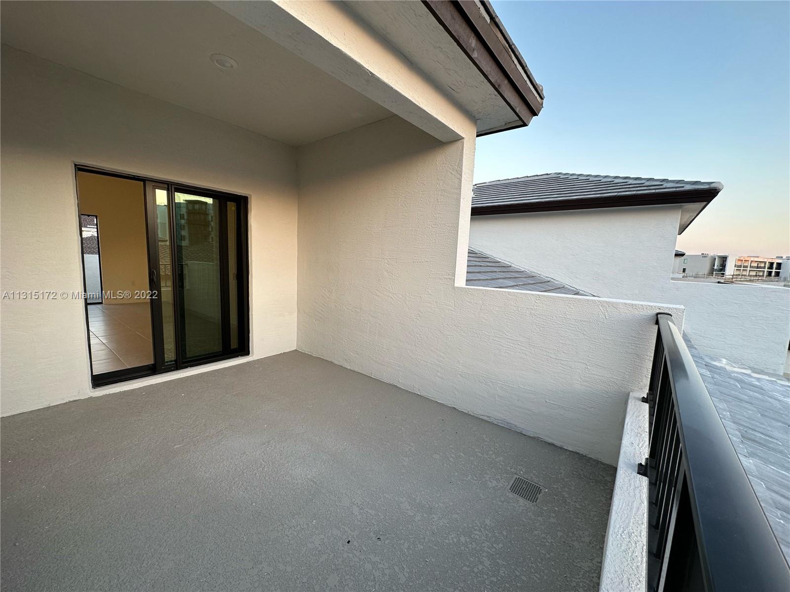 DOWNTOWN DORAL SOUTH PHAS - Residential Lease