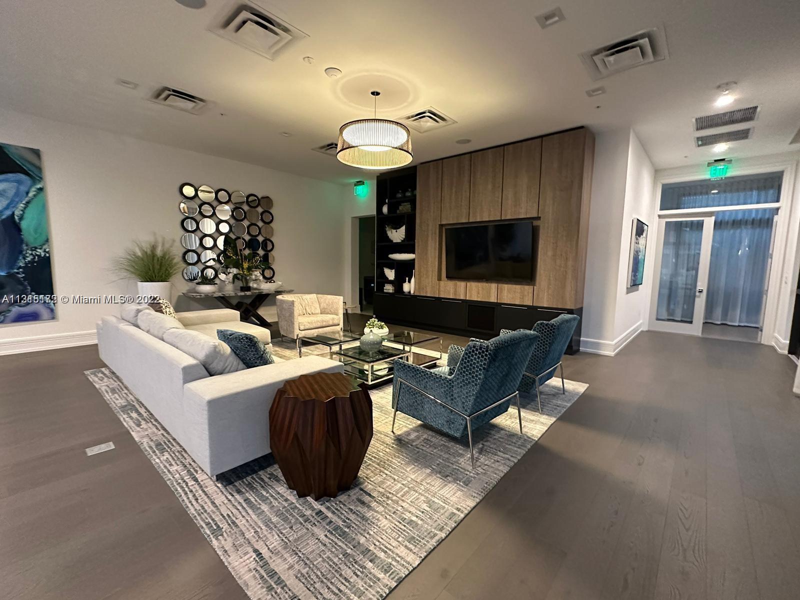 DOWNTOWN DORAL SOUTH PHAS - Residential Lease