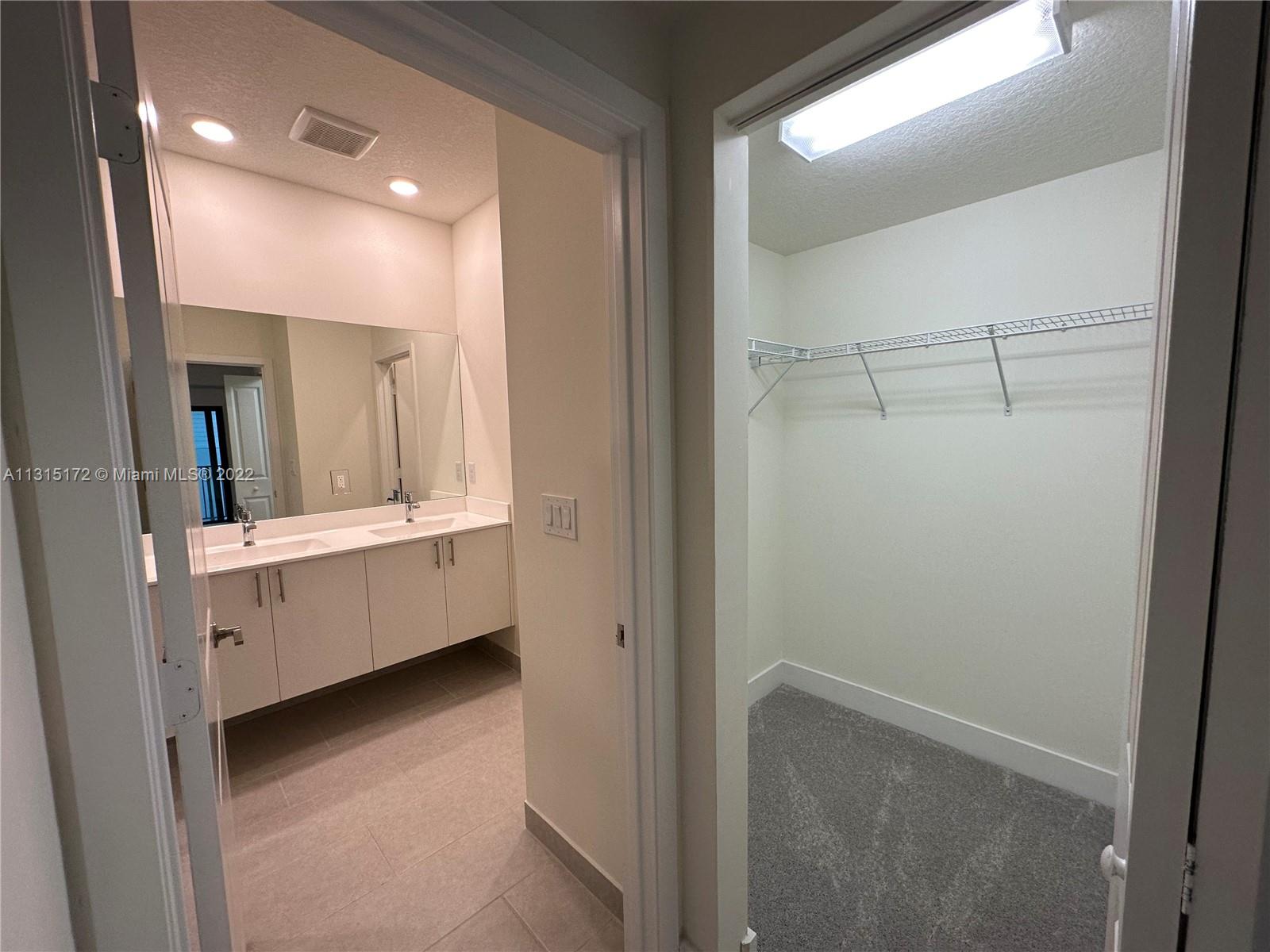 DOWNTOWN DORAL SOUTH PHAS - Residential Lease