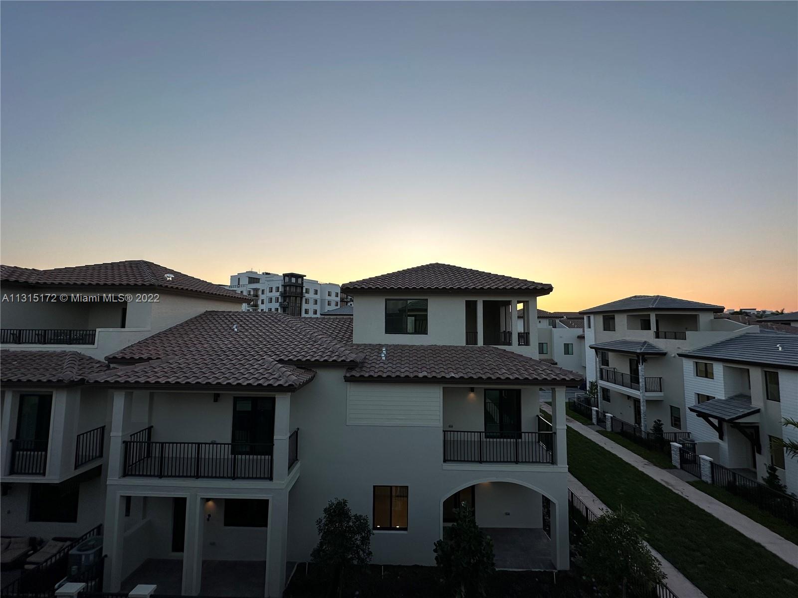 DOWNTOWN DORAL SOUTH PHAS - Residential Lease