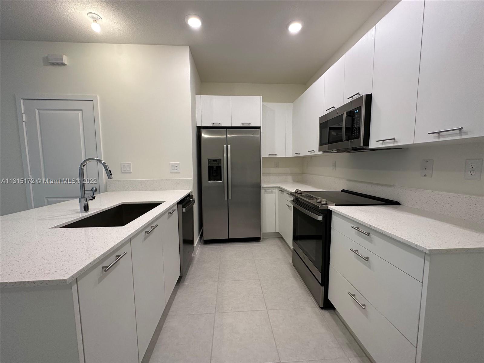 DOWNTOWN DORAL SOUTH PHAS - Residential Lease