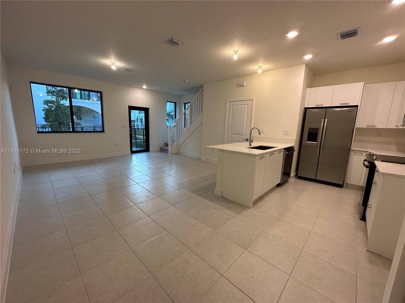 DOWNTOWN DORAL SOUTH PHAS - Residential Lease