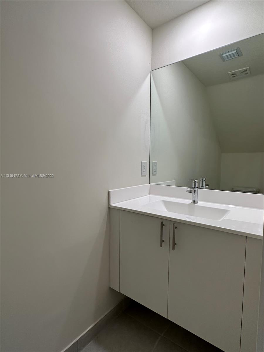 DOWNTOWN DORAL SOUTH PHAS - Residential Lease