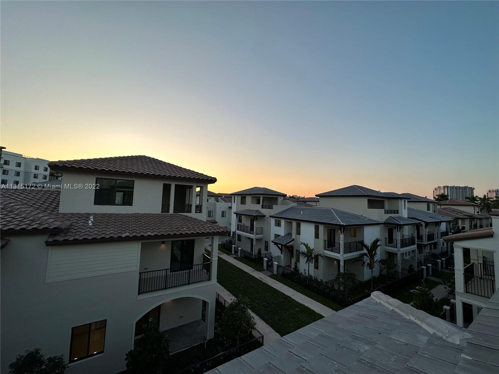 DOWNTOWN DORAL SOUTH PHAS - Residential Lease