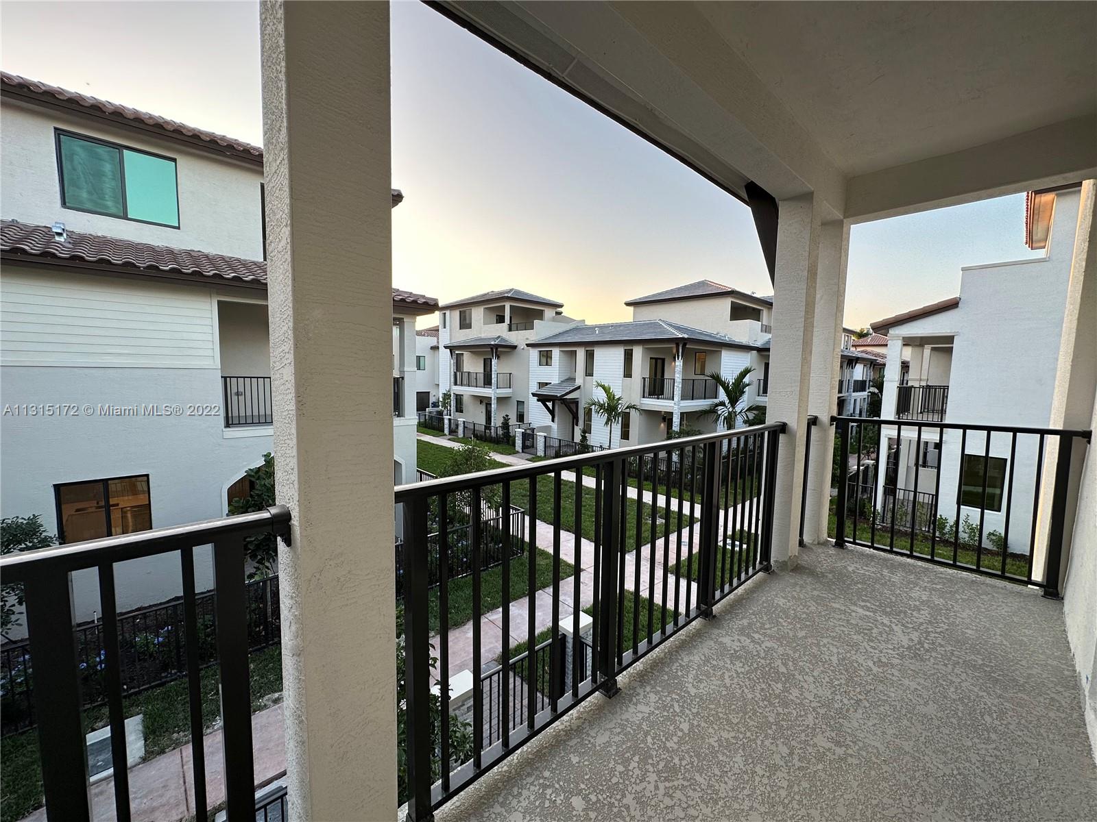 DOWNTOWN DORAL SOUTH PHAS - Residential Lease