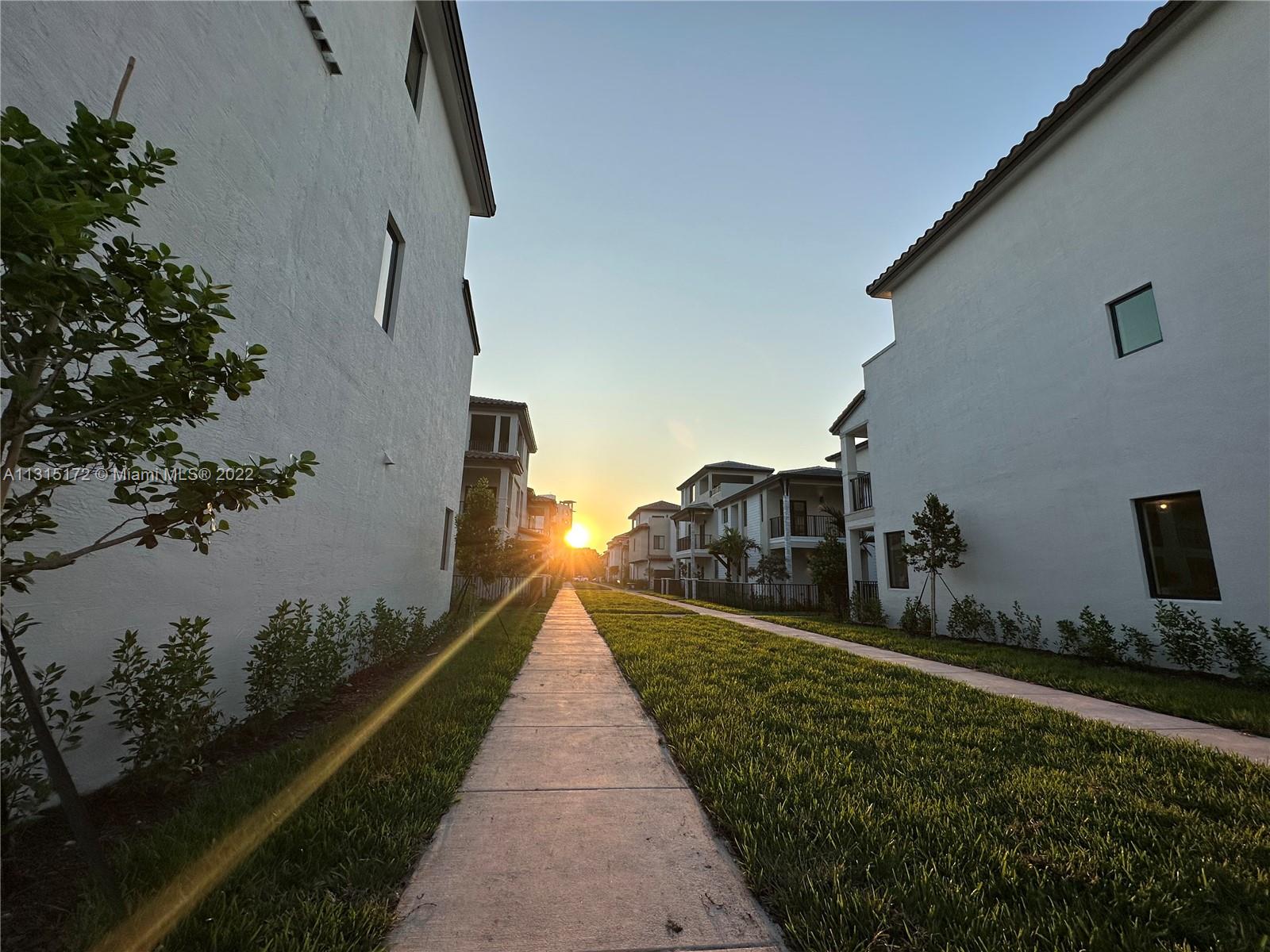 DOWNTOWN DORAL SOUTH PHAS - Residential Lease