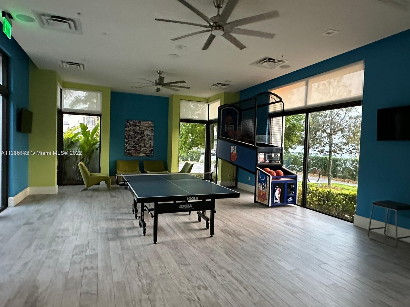 DOWNTOWN DORAL SOUTH PHAS - Residential Lease