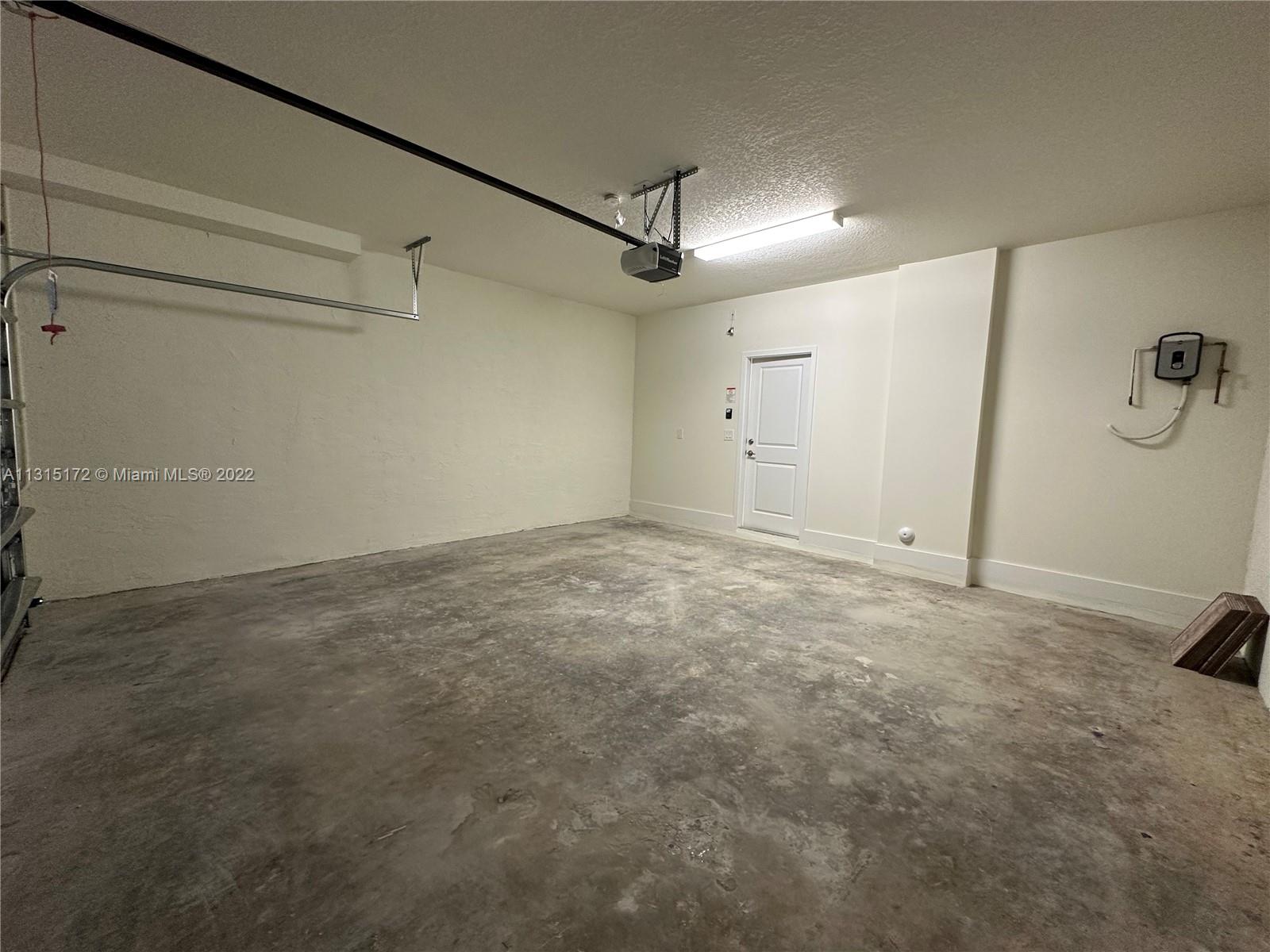 DOWNTOWN DORAL SOUTH PHAS - Residential Lease
