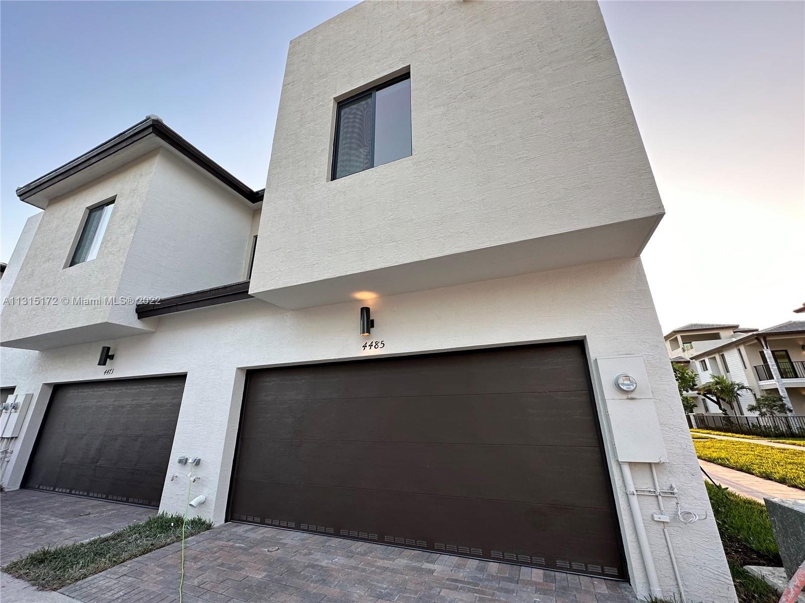 DOWNTOWN DORAL SOUTH PHAS - Residential Lease