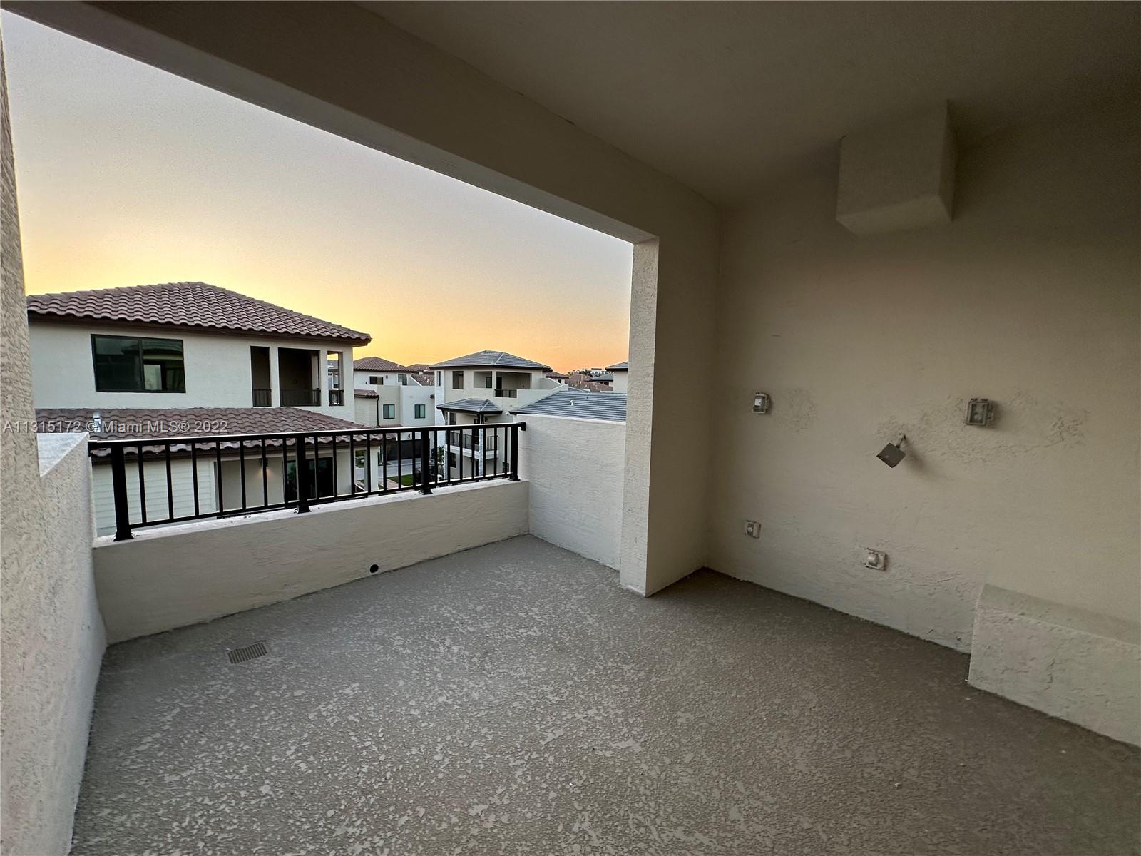 DOWNTOWN DORAL SOUTH PHAS - Residential Lease