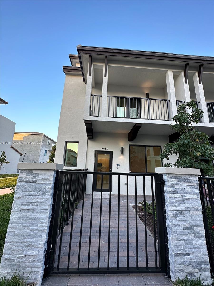 DOWNTOWN DORAL SOUTH PHAS - Residential Lease
