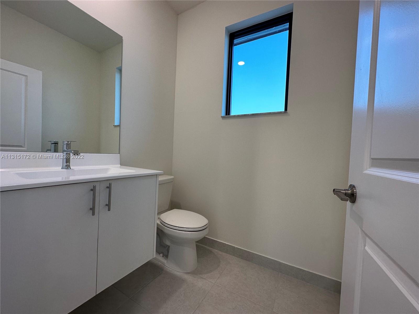 DOWNTOWN DORAL SOUTH PHAS - Residential Lease