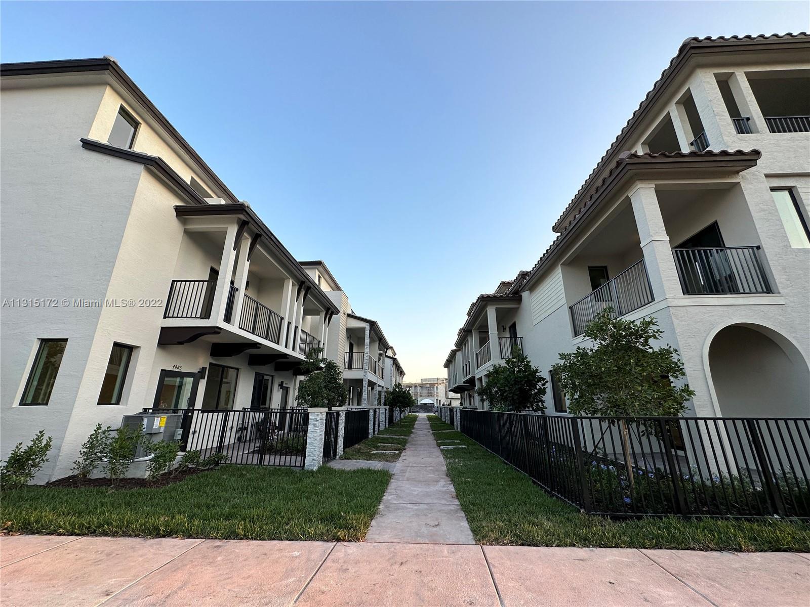 DOWNTOWN DORAL SOUTH PHAS - Residential Lease