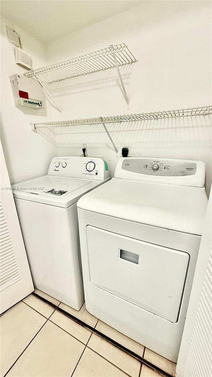 EMERALD ISLE AT LAGUNA LA - Residential Lease