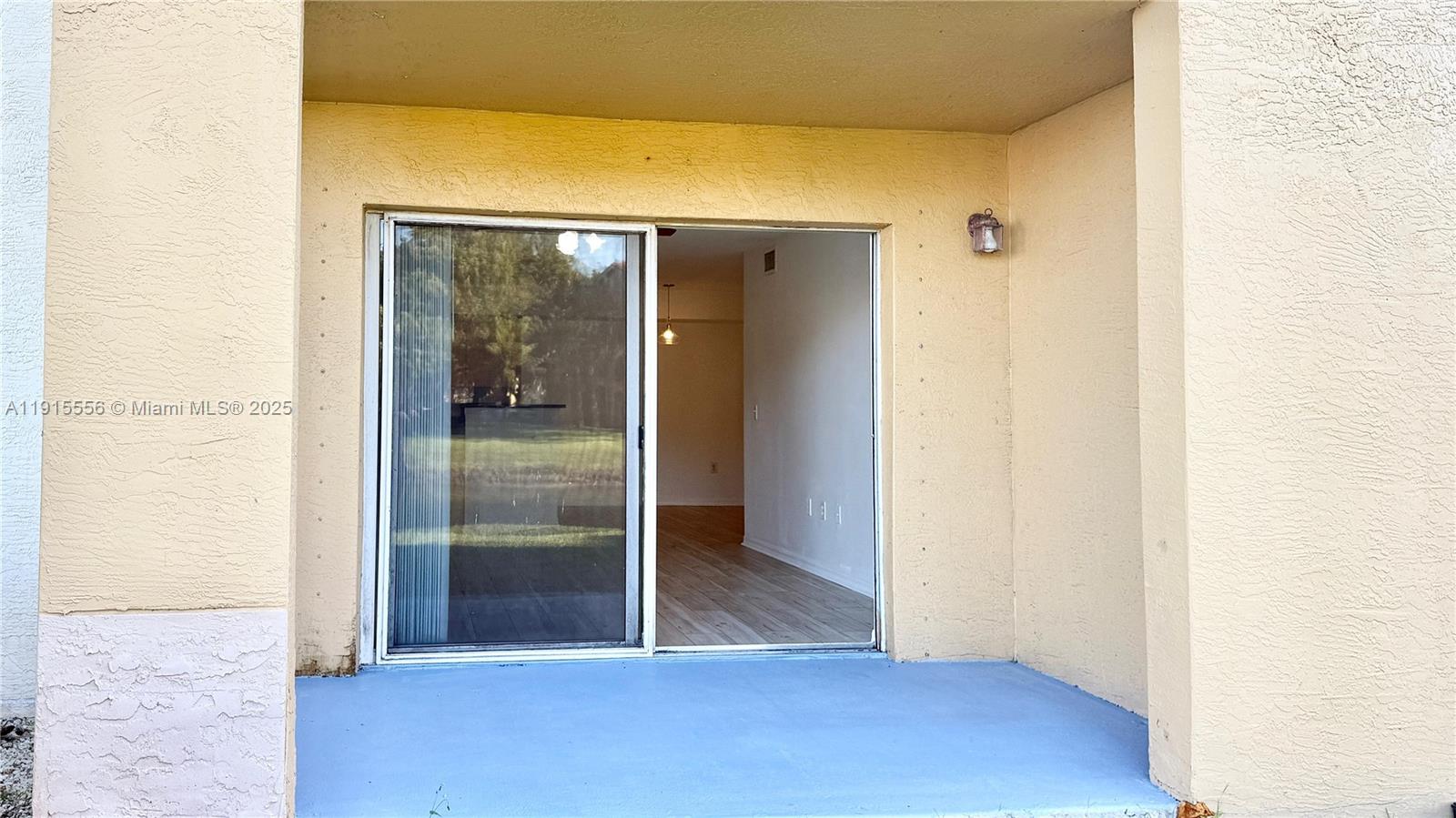 EMERALD ISLE AT LAGUNA LA - Residential Lease