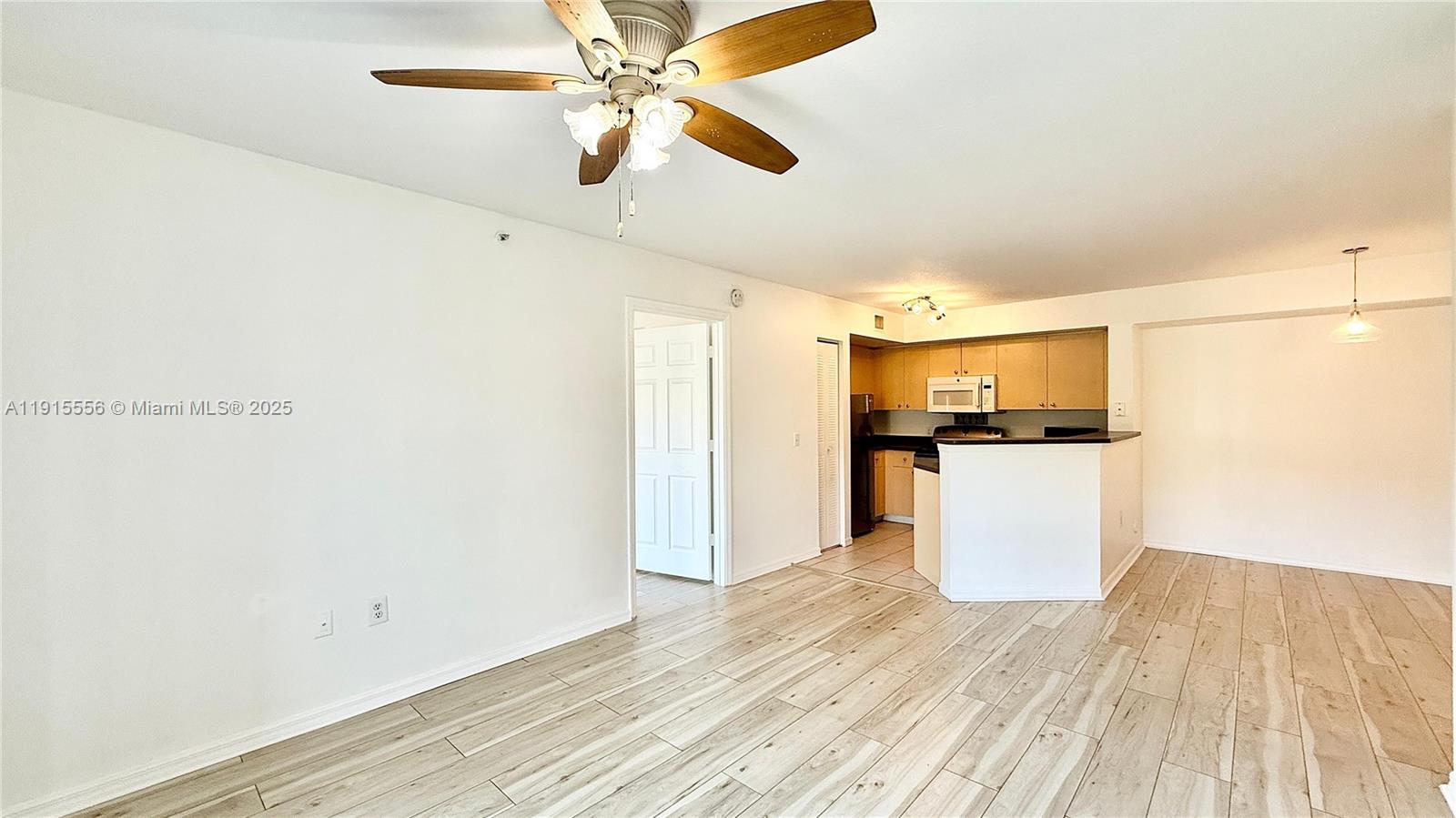 EMERALD ISLE AT LAGUNA LA - Residential Lease