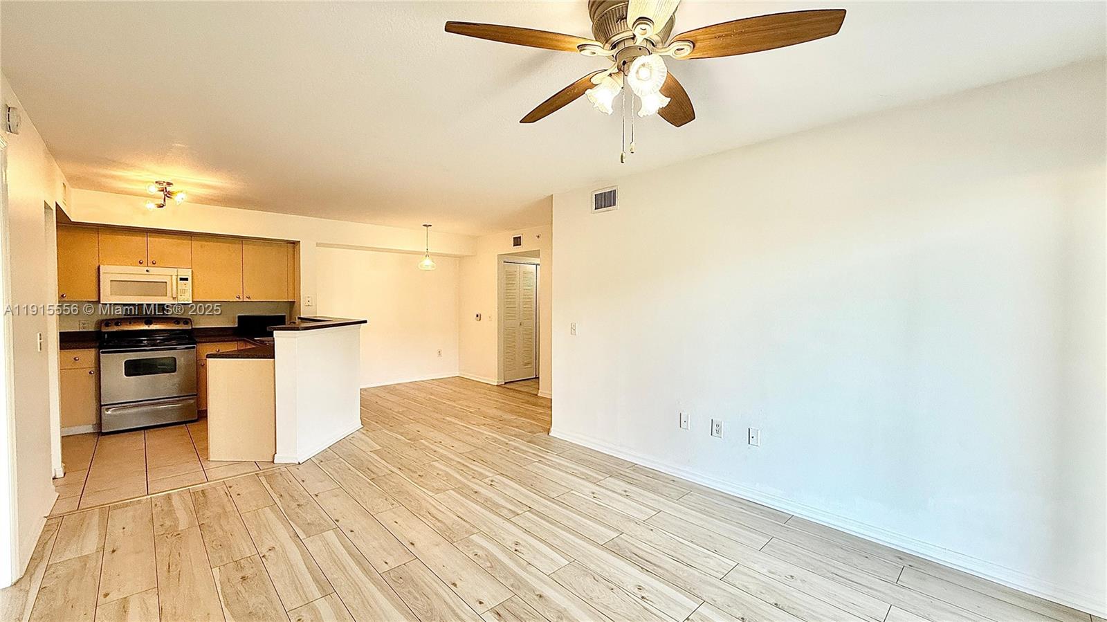 EMERALD ISLE AT LAGUNA LA - Residential Lease