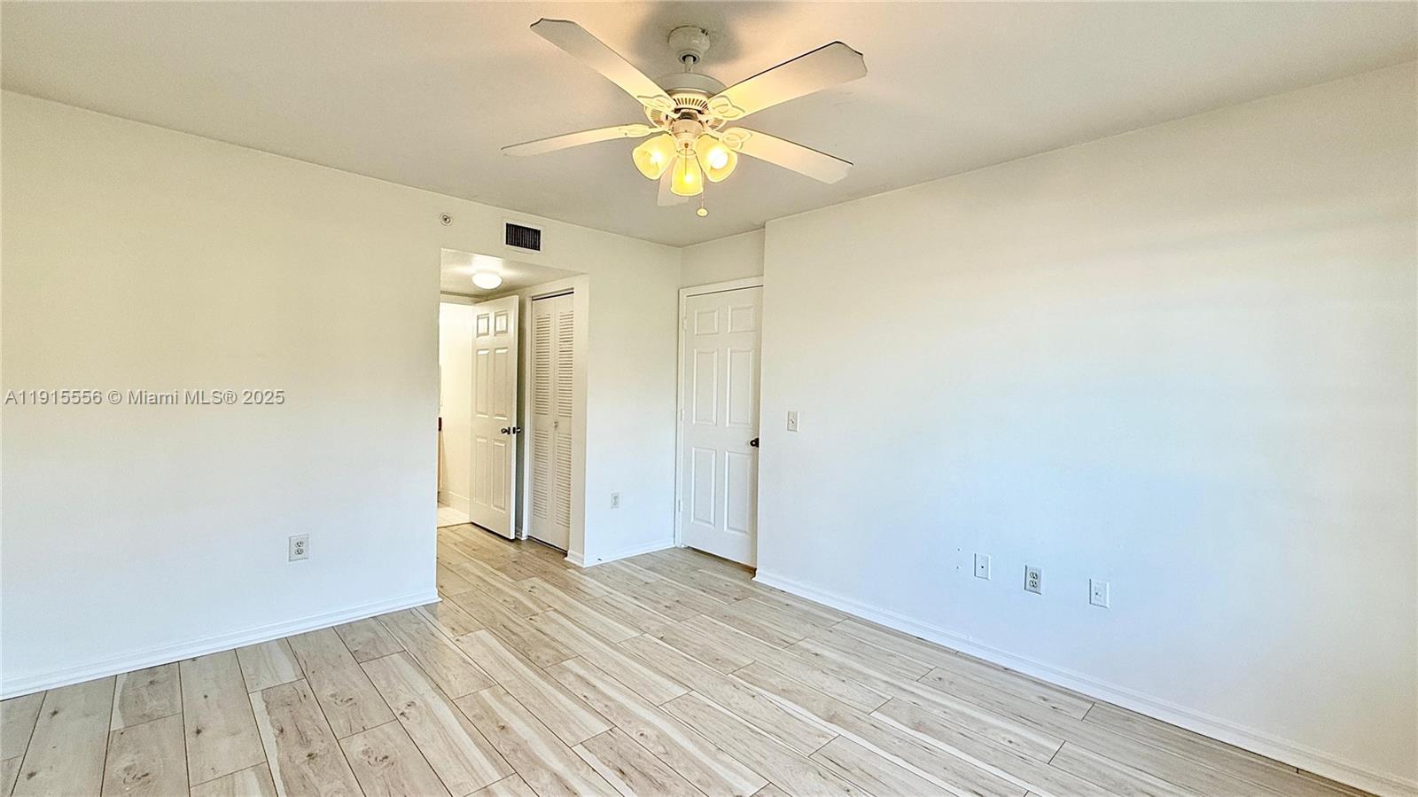 EMERALD ISLE AT LAGUNA LA - Residential Lease