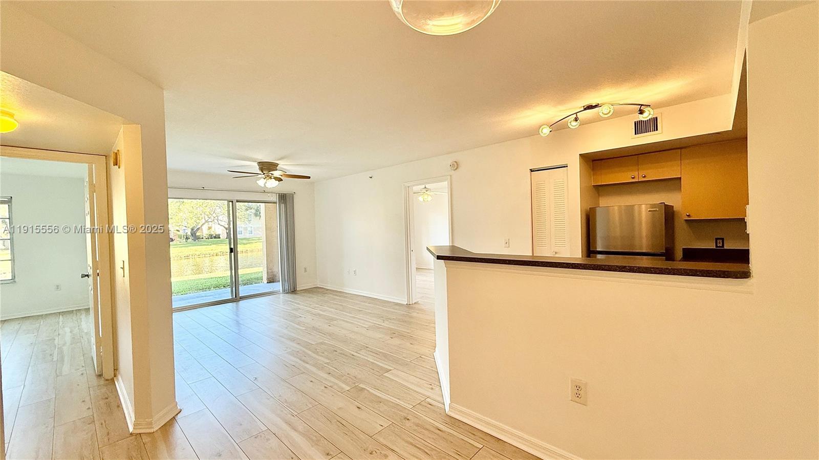 EMERALD ISLE AT LAGUNA LA - Residential Lease