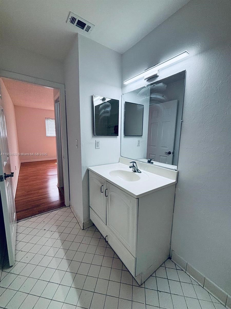 SUMMER LAKE - Residential Lease