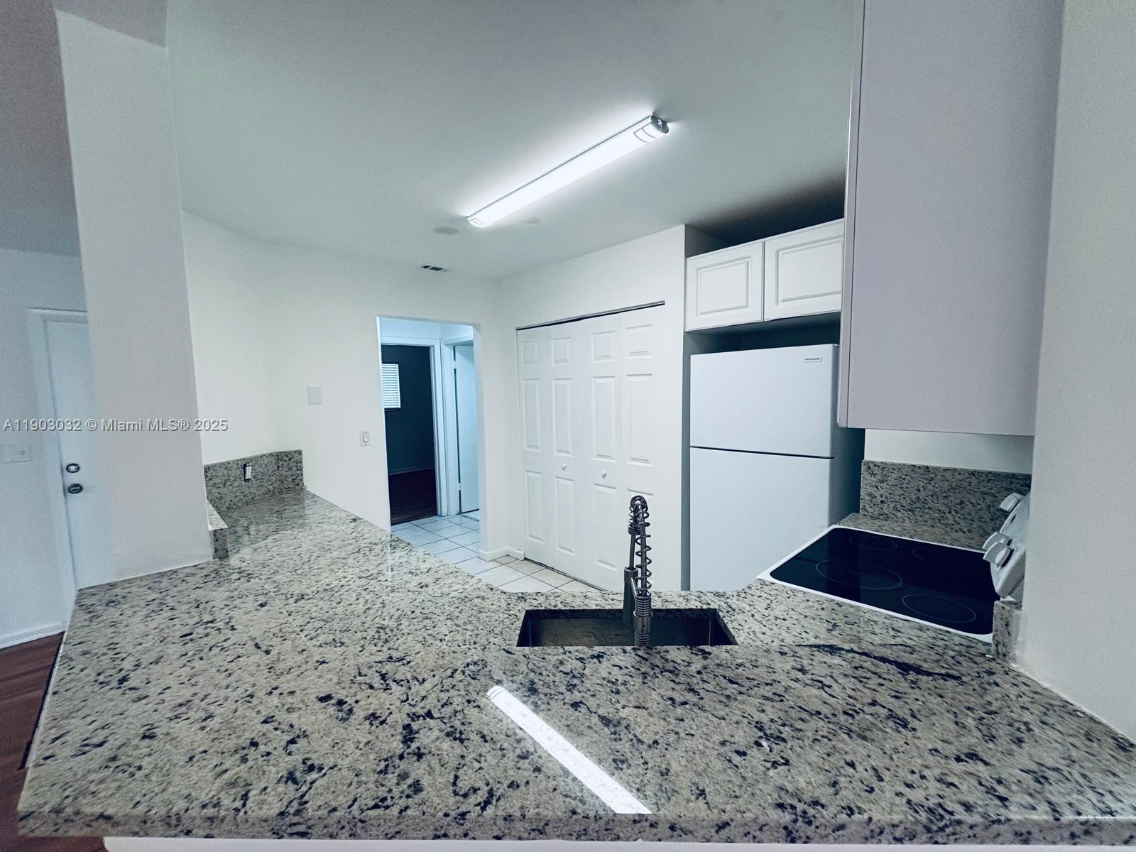 SUMMER LAKE - Residential Lease