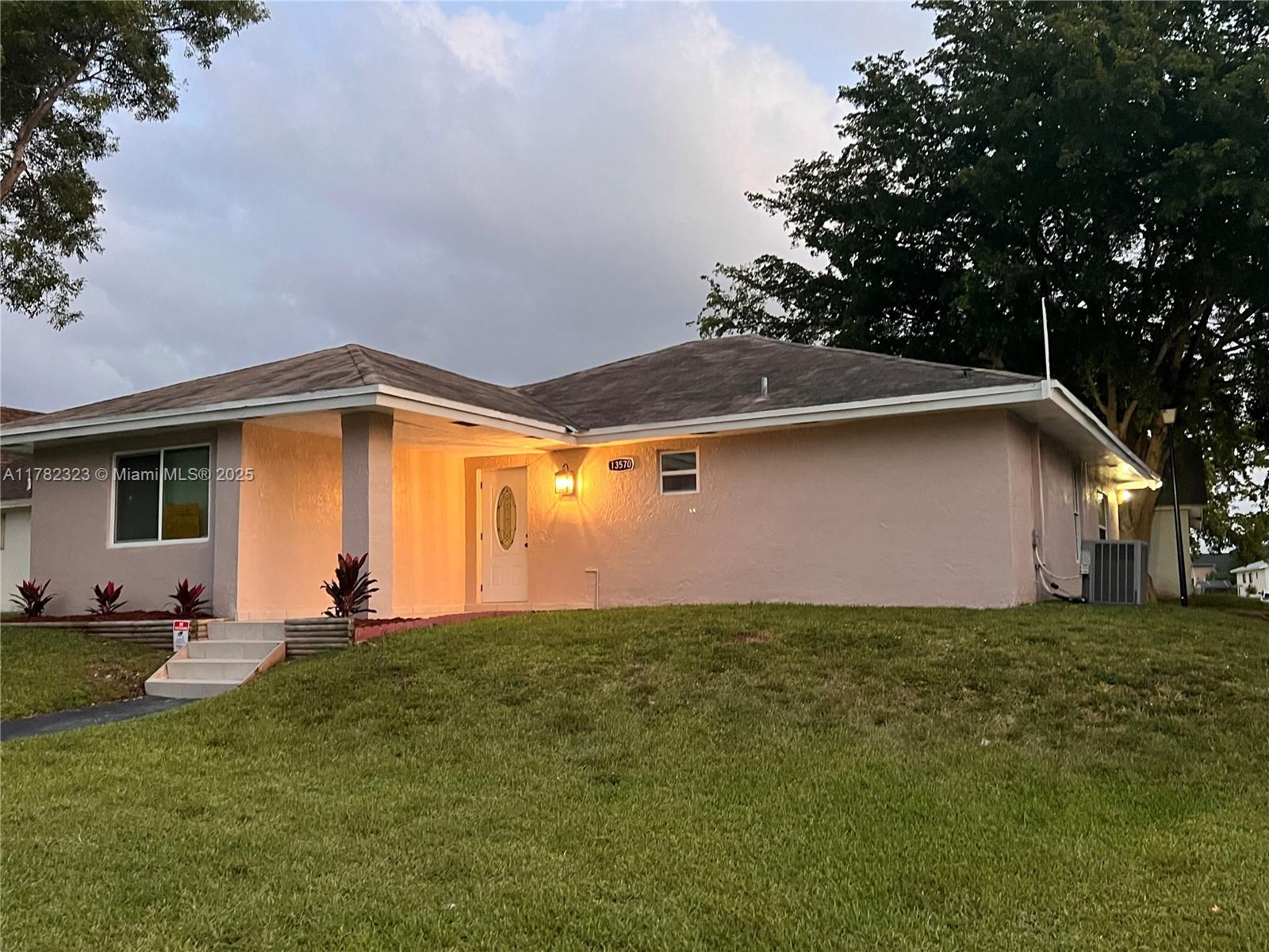 13570 Sw 286th Ter, Homestead, Miami-Dade County, Florida - 4 Bedrooms  
2 Bathrooms - 