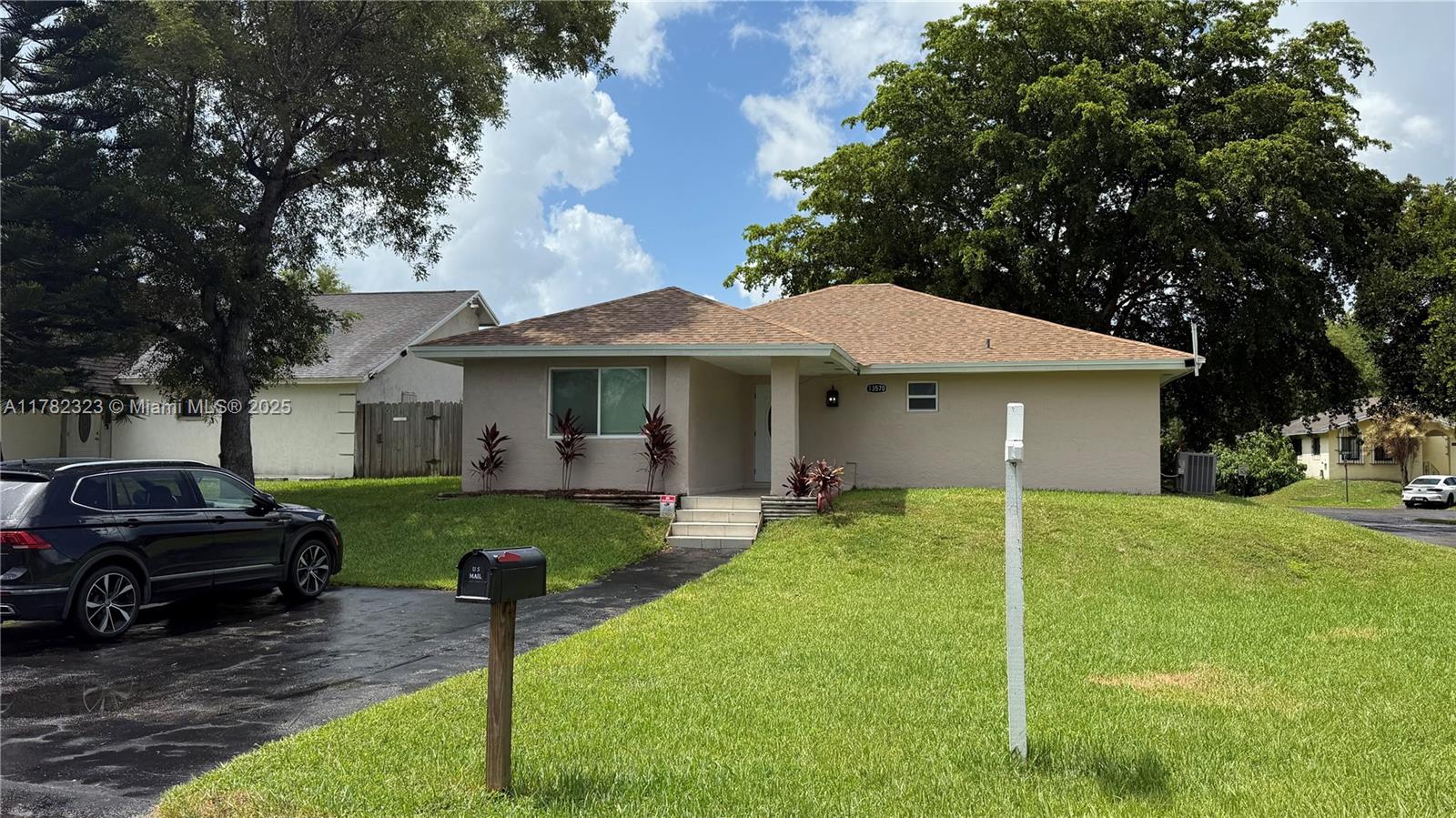 *New Roof installed July 2025*. Beautifully 4/2 corner-lot home in Homestead’s Country Star subdivision! Features remodeled bathrooms, tiled foyer entrance, a spacious floor plan with vaulted ceilings, granite countertops, solid wood cabinets, and tile flooring throughout. Includes a legalized 4th bedroom. a tankless water heater for added efficiency, $25,000 in modern upgrades, low monthly HOA. Move-in ready! Easy to Show & Ready to Go!
