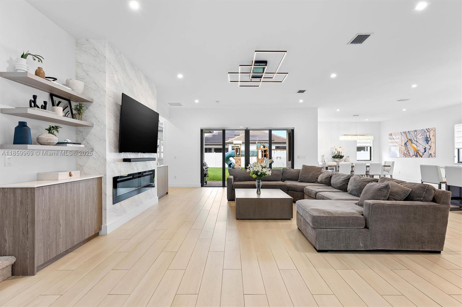 TUSCAN ISLES - Residential