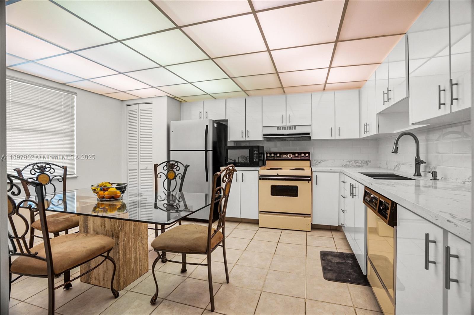 18TH HOLE AT INVERRARY CO - Residential