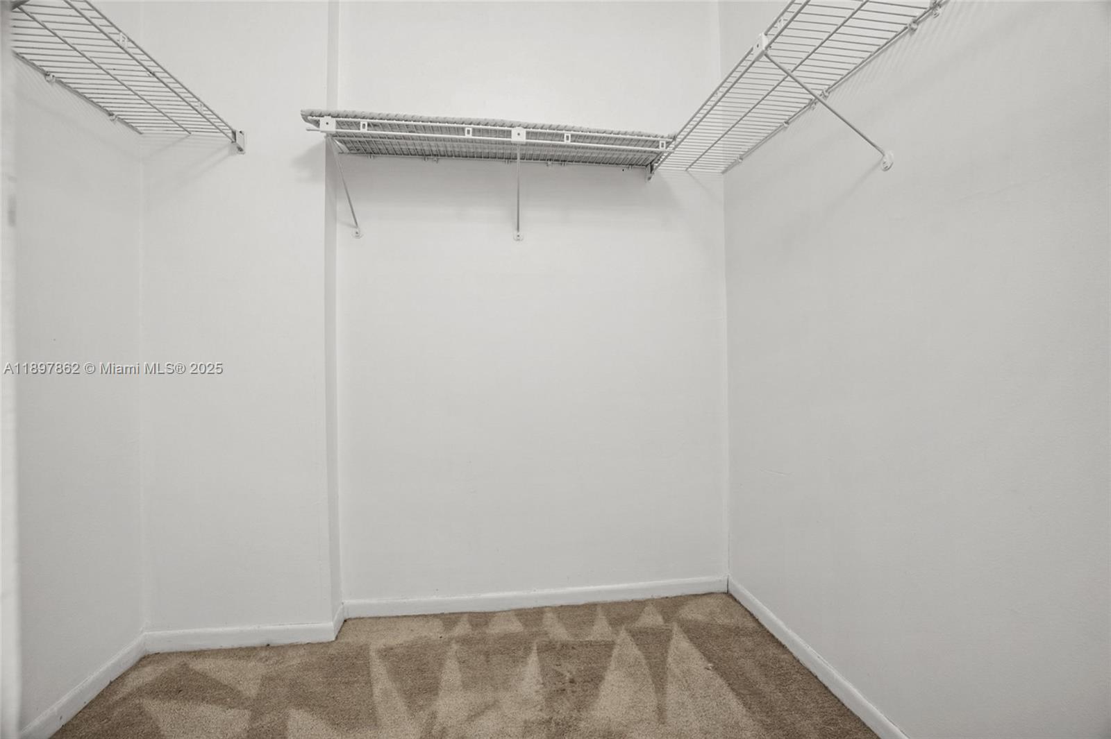 18TH HOLE AT INVERRARY CO - Residential