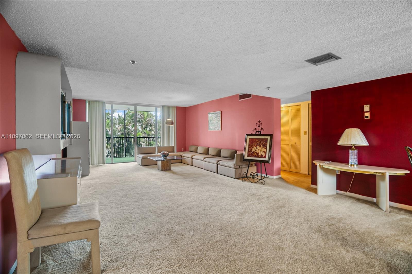 18TH HOLE AT INVERRARY CO - Residential